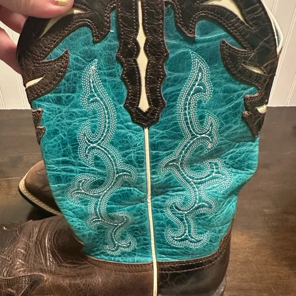 Ariat boots. Leather western boots. Ariat square toe boots. Size 9. Brown teal - Picture 6 of 8